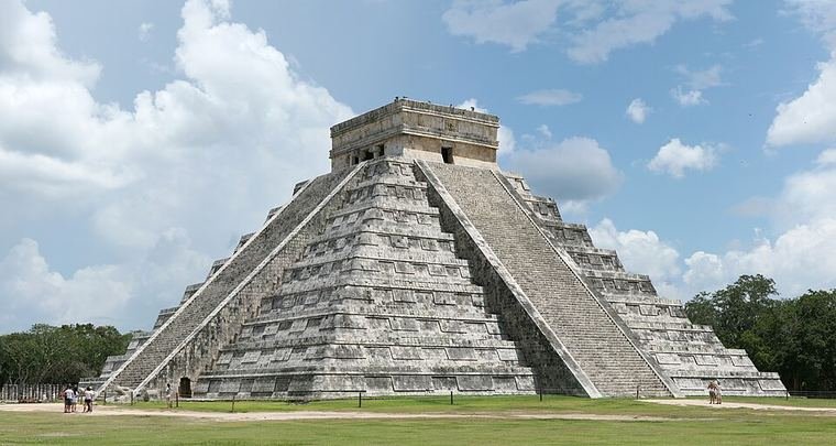 The El Castillo pyramid at the Chichén Itzá archaeological site